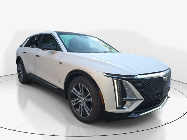 Used 2024 Cadillac Lyriq Luxury RWD image 3