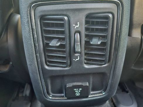 Used 2019 Jeep Grand Cherokee Laredo RWD image 29