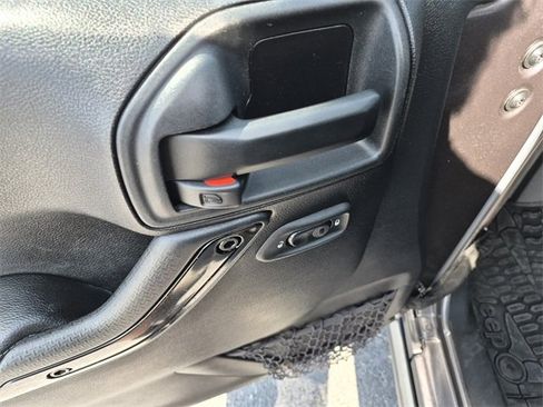 Used 2016 Jeep Wrangler Unlimited Sahara image 19