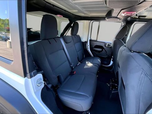 Used 2022 Jeep Wrangler Unlimited Sport AWD/4WD image 17