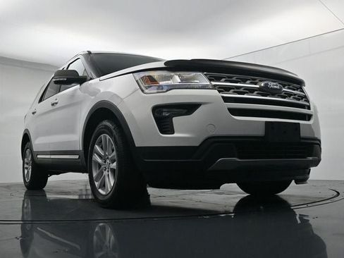 Used 2019 Ford Explorer XLT w/ Equipment Group 201A AWD/4WD image 30