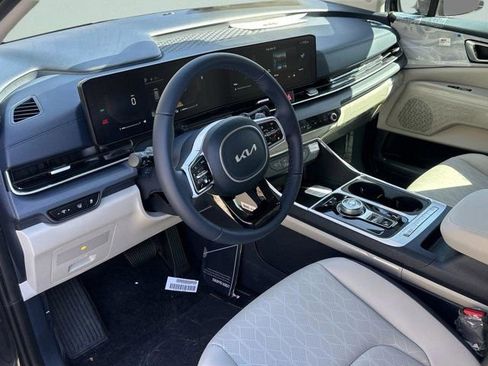 New 2026 Kia Carnival EX FWD image 17