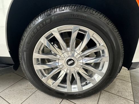 Used 2023 Cadillac Escalade Premium Luxury image 14