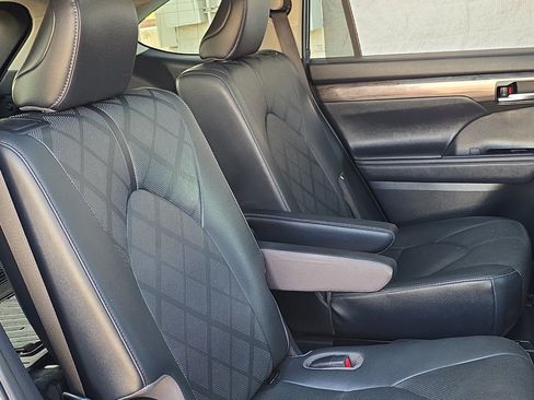 Used 2020 Toyota Highlander Platinum AWD/4WD image 27