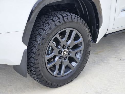 Used 2025 Toyota Tundra Platinum AWD/4WD image 42