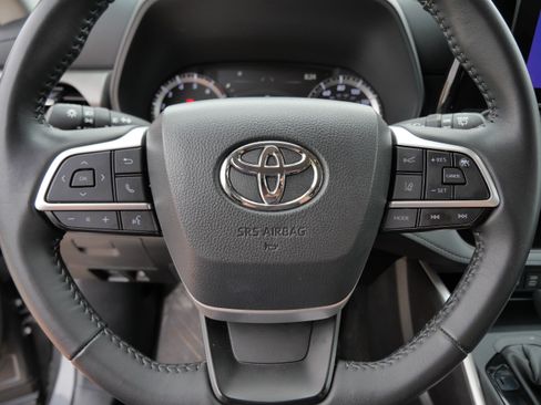 Certified 2025 Toyota Highlander LE AWD/4WD image 26