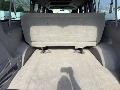 Used 2007 GMC Savana 3500 Extended Passenger w/ LT Preferred Equipment Group RWD image 26