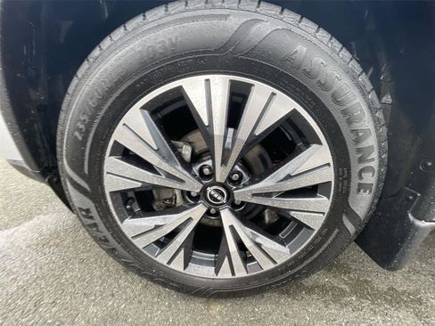 Used 2022 Nissan Rogue SV image 25