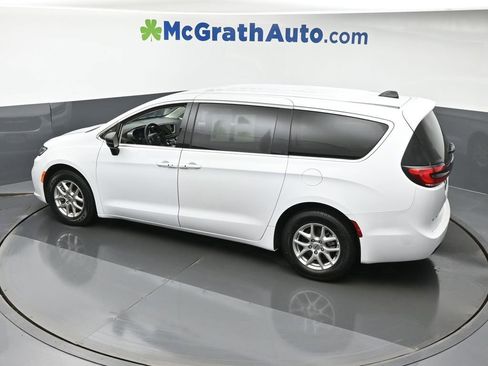 Used 2024 Chrysler Pacifica Touring-L FWD image 27