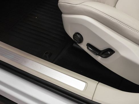 Used 2025 Volvo XC60 B5 Plus w/ Protection Package Premier image 29