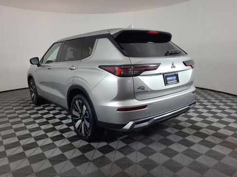 Used 2025 Mitsubishi Outlander AWD image 5