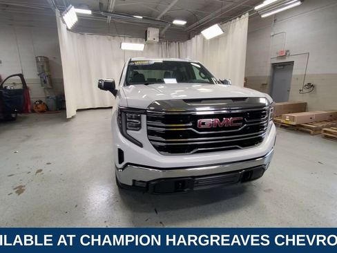 Certified 2025 GMC Sierra 1500 SLT image 3