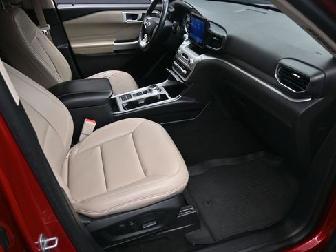 Used 2021 Ford Explorer XLT w/ Equipment Group 202A image 30