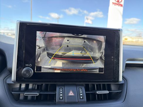 Used 2023 Toyota RAV4 XLE Premium image 18