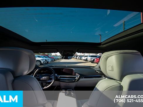 Used 2024 Cadillac Lyriq Sport image 12