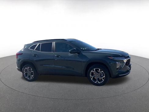 Used 2025 Chevrolet Trax LT image 3