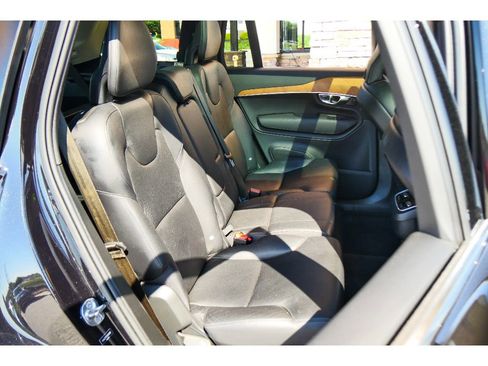 Used 2022 Volvo XC90 T6 Momentum w/ Climate Package AWD/4WD image 19