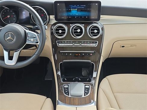 Used 2022 Mercedes-Benz GLC 300 4MATIC image 15