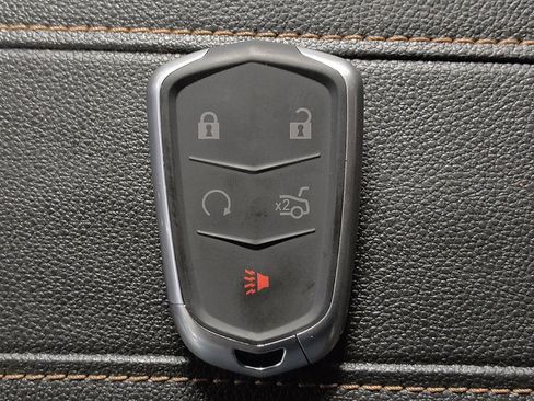Used 2018 Chevrolet Traverse LT w/ LPO, Floor Liner Package FWD image 32