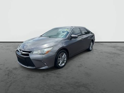 Used 2015 Toyota Camry SE w/ Moonroof Package image 4