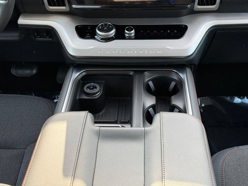 Used 2025 Ford Expedition Max Active AWD/4WD image 21