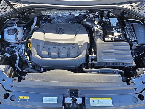 Used 2024 Volkswagen Tiguan SE image 38