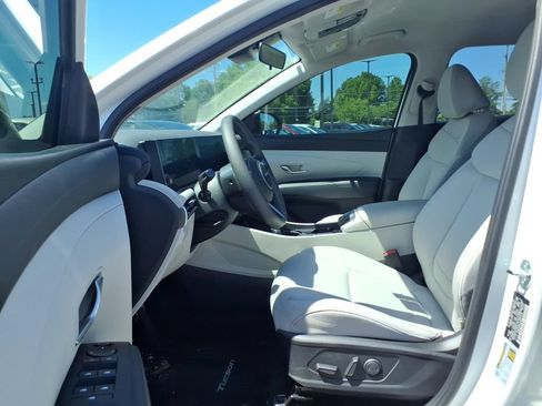 Used 2025 Hyundai Tucson SEL FWD image 16
