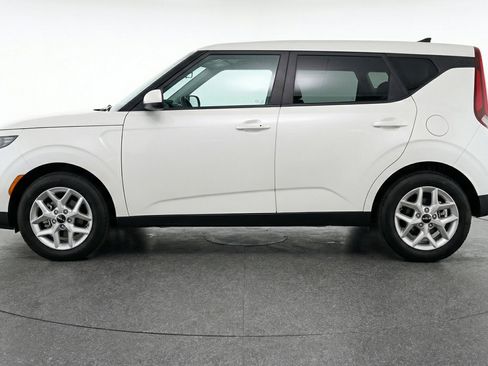 Used 2025 Kia Soul LX w/ LX Technology Package FWD image 5
