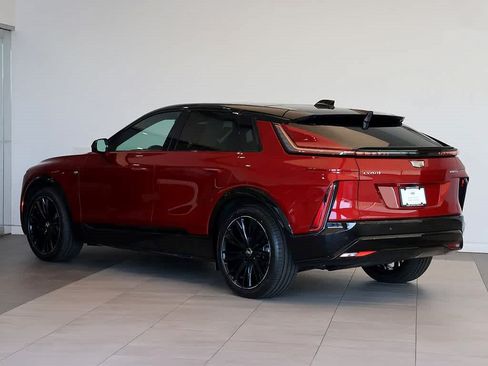 Used 2025 Cadillac Lyriq Sport AWD/4WD image 3