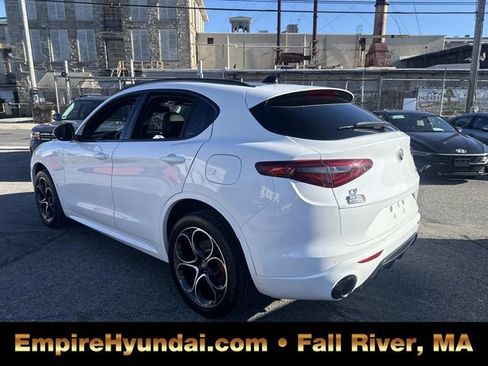 Used 2022 Alfa Romeo Stelvio Veloce image 10