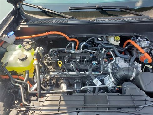 New 2025 Ford Maverick XLT w/ XLT Luxury Package image 12