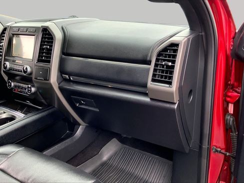 Used 2019 Ford Expedition XLT w/ Equipment Group 202A RWD image 16