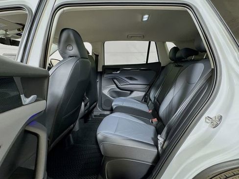 New 2026 Volkswagen Tiguan SE image 12