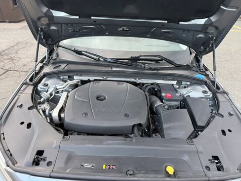 Used 2018 Volvo S90 T5 Momentum w/ Convenience Package FWD image 9