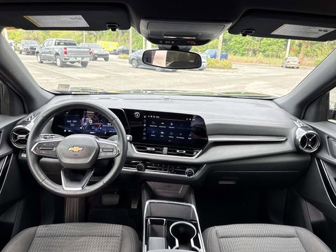 Used 2025 Chevrolet Equinox LT image 12