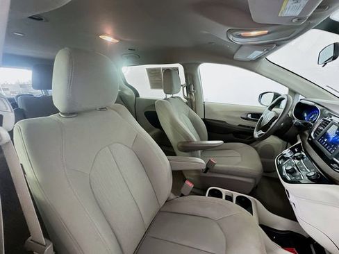 Used 2019 Chrysler Pacifica L image 27