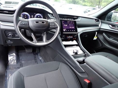 New 2024 Jeep Grand Cherokee L Laredo image 15