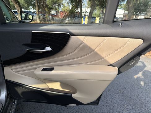 Used 2023 Lexus LS 500 w/ Accessory Package (Z2) RWD image 34