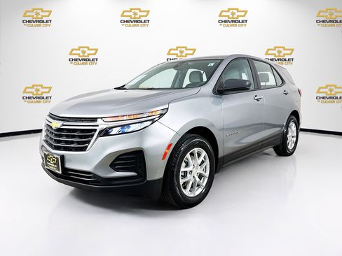 Used 2023 Chevrolet Equinox LS FWD image 3