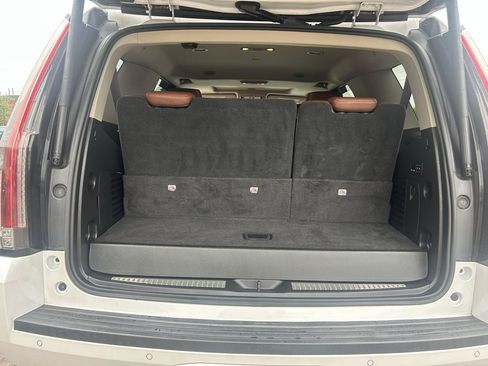 Used 2016 Cadillac Escalade Luxury AWD/4WD image 41