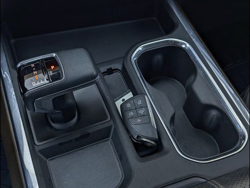 Used 2022 Chevrolet Silverado 1500 High Country w/ Technology Package image 34