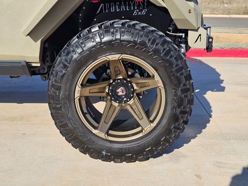 Used 2023 Jeep Gladiator Sport image 18