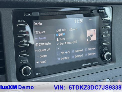 Certified 2018 Toyota Sienna LE FWD image 28