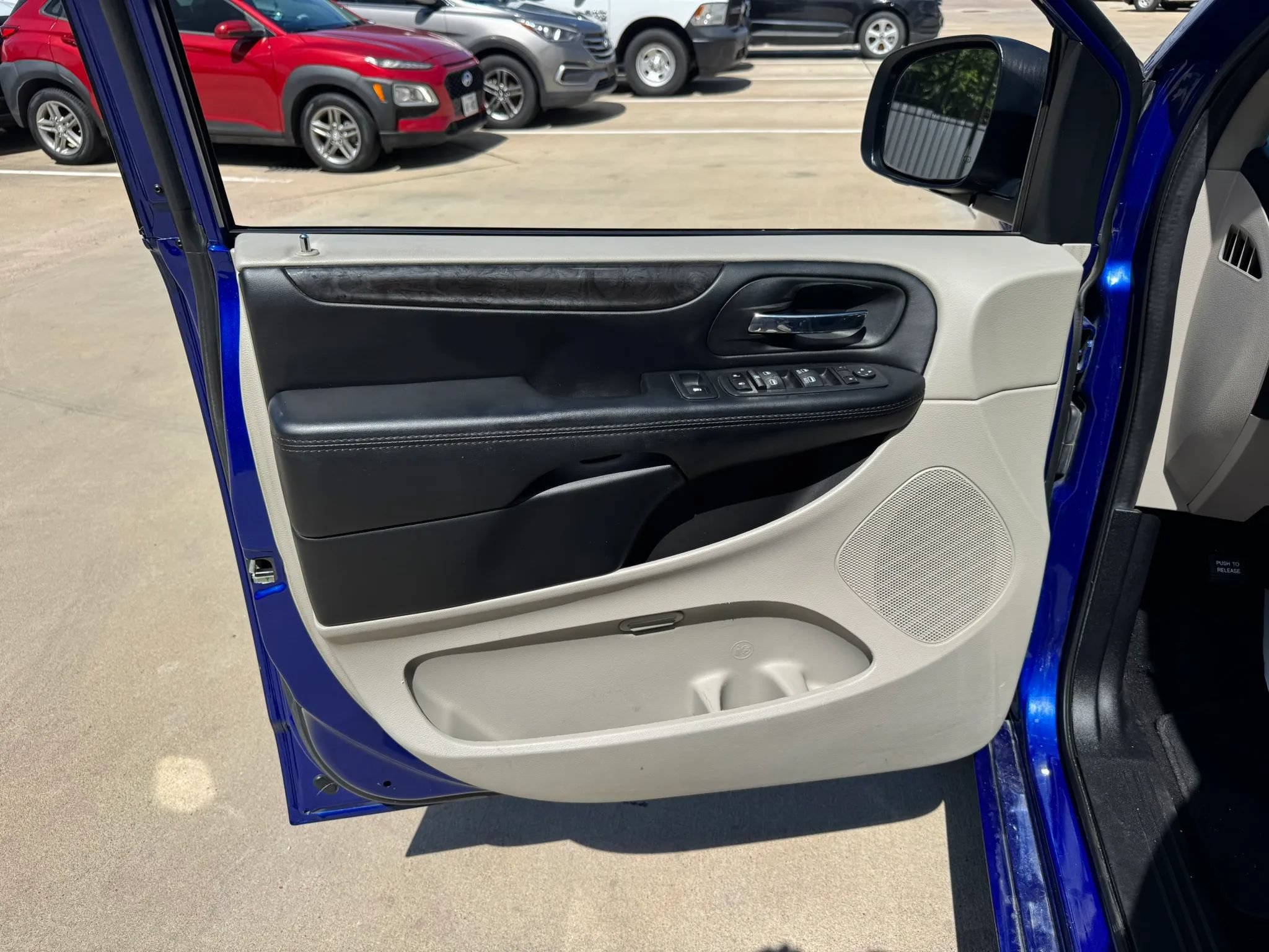 Used 2019 Dodge Grand Caravan SE w/ UConnect Hands-Free Group FWD image 22
