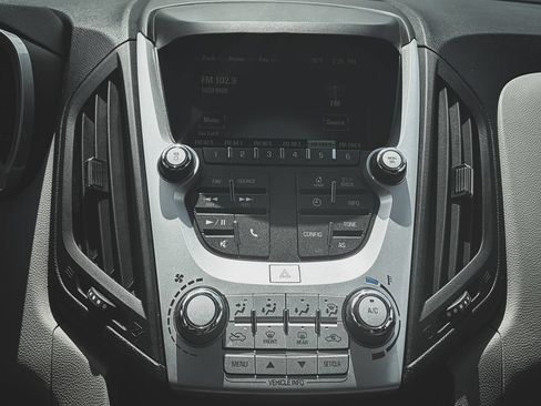 Used 2017 Chevrolet Equinox LS FWD image 9