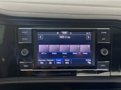 Used 2023 Volkswagen Jetta SE w/ Panoramic Sunroof Package FWD image 21