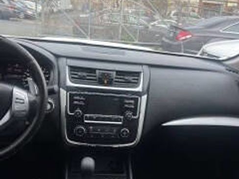 Used 2016 Nissan Altima 2.5 SR FWD image 10