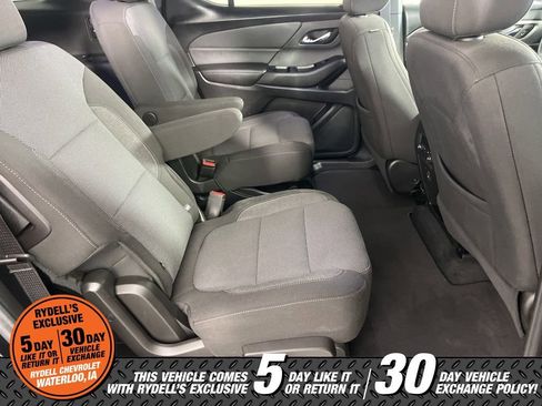 Certified 2023 Chevrolet Traverse LT w/ Rear Camera Mirror Package image 18