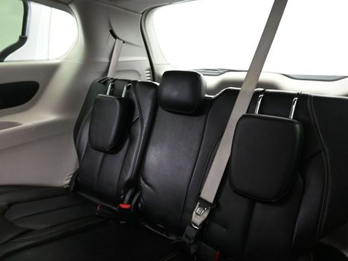 Used 2024 Chrysler Pacifica Touring-L image 20