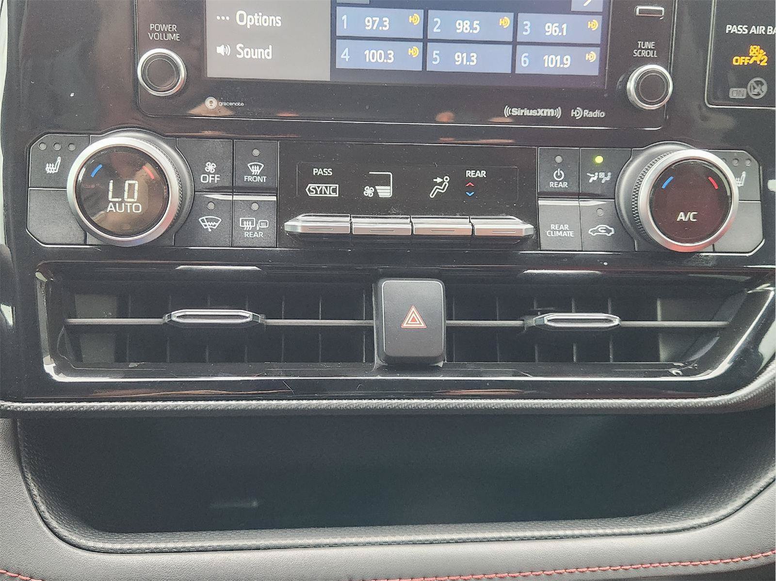 Used 2021 Toyota Highlander XSE FWD image 18
